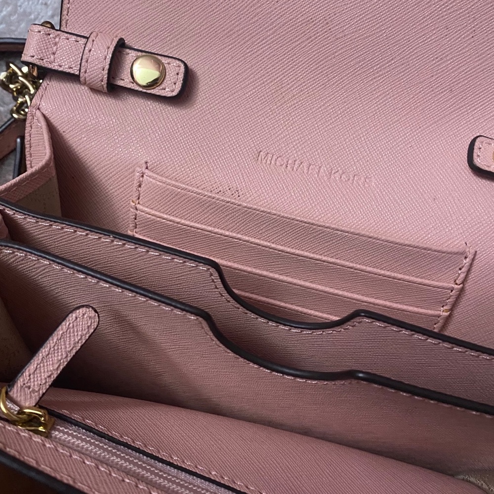 Michael Kors Traveling Wallet Purse